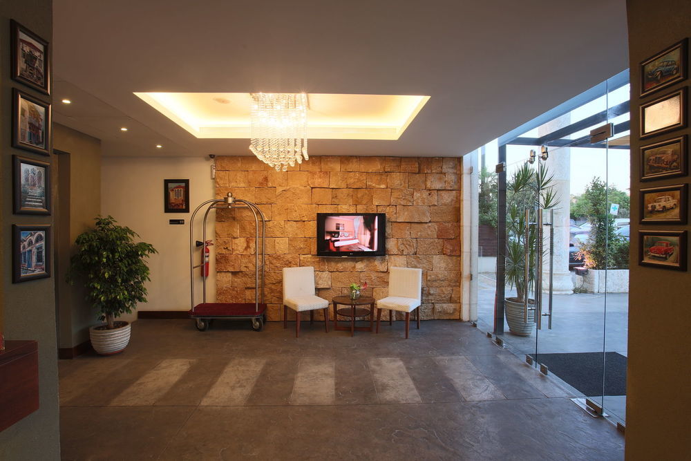 Monoberge Hotel Byblos Eksteriør bilde