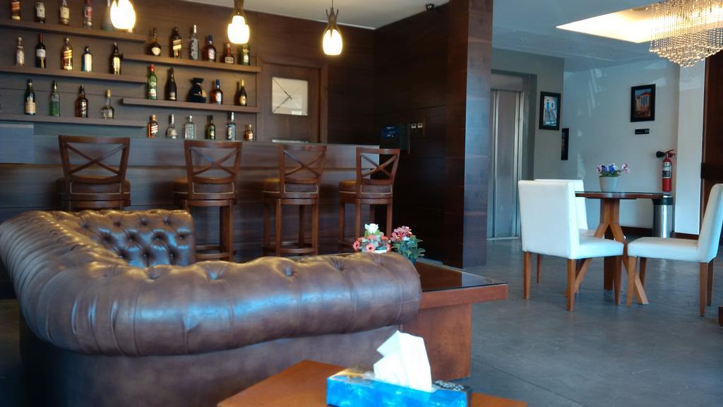 Monoberge Hotel Byblos Eksteriør bilde