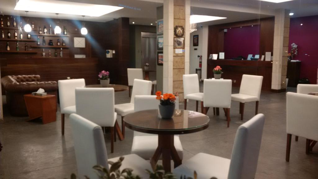 Monoberge Hotel Byblos Eksteriør bilde