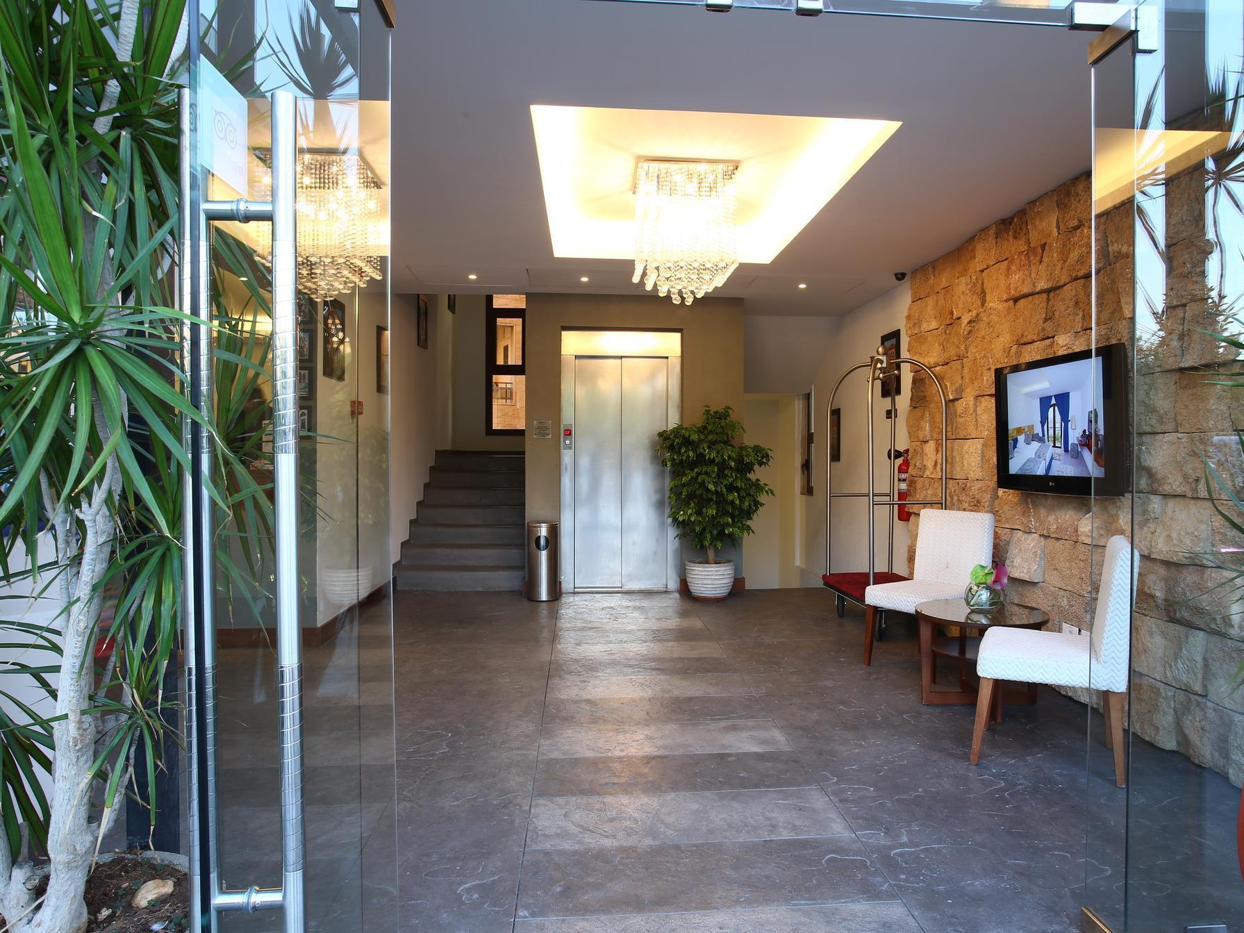 Monoberge Hotel Byblos Eksteriør bilde