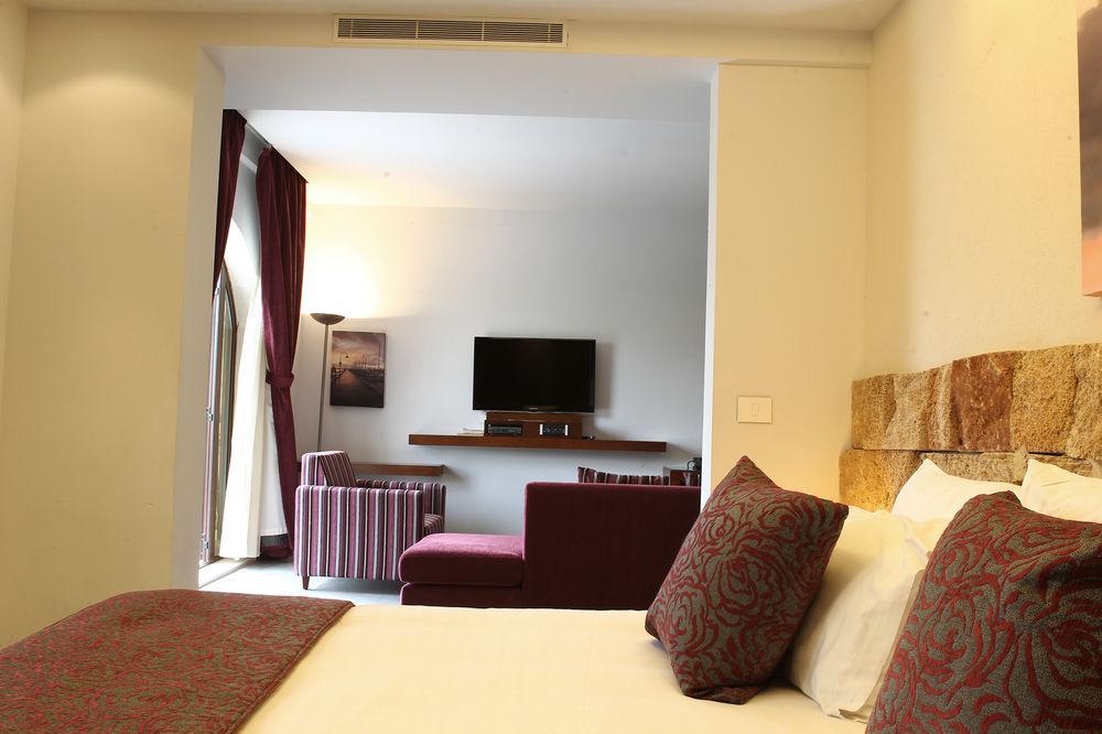 Monoberge Hotel Byblos Eksteriør bilde