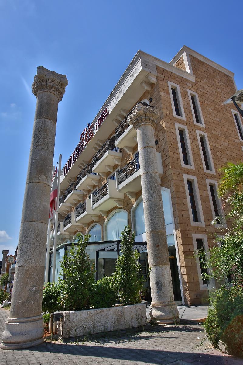 Monoberge Hotel Byblos Eksteriør bilde