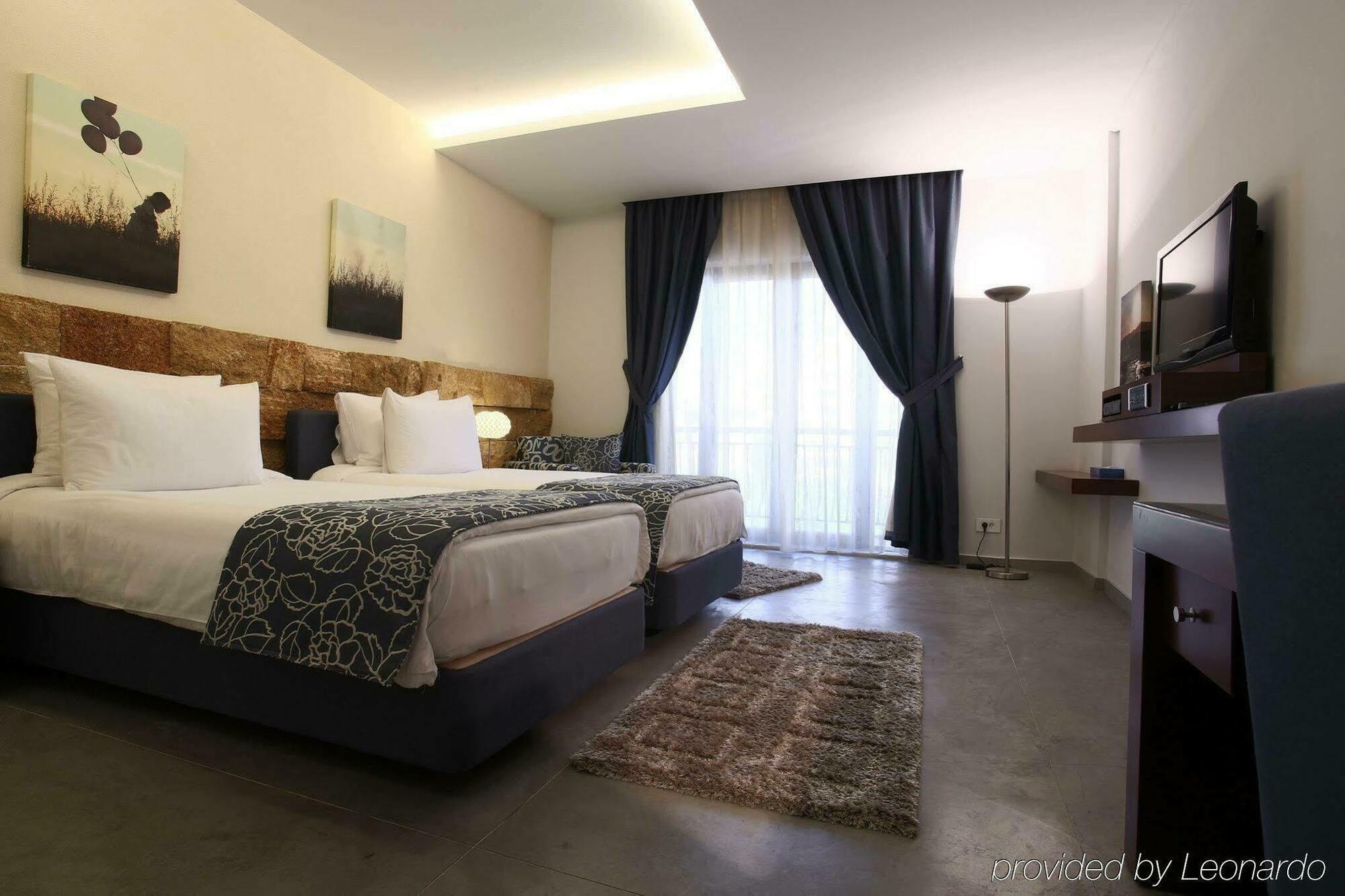 Monoberge Hotel Byblos Eksteriør bilde