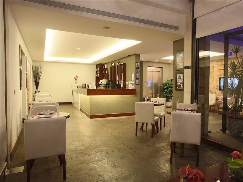 Monoberge Hotel Byblos Eksteriør bilde