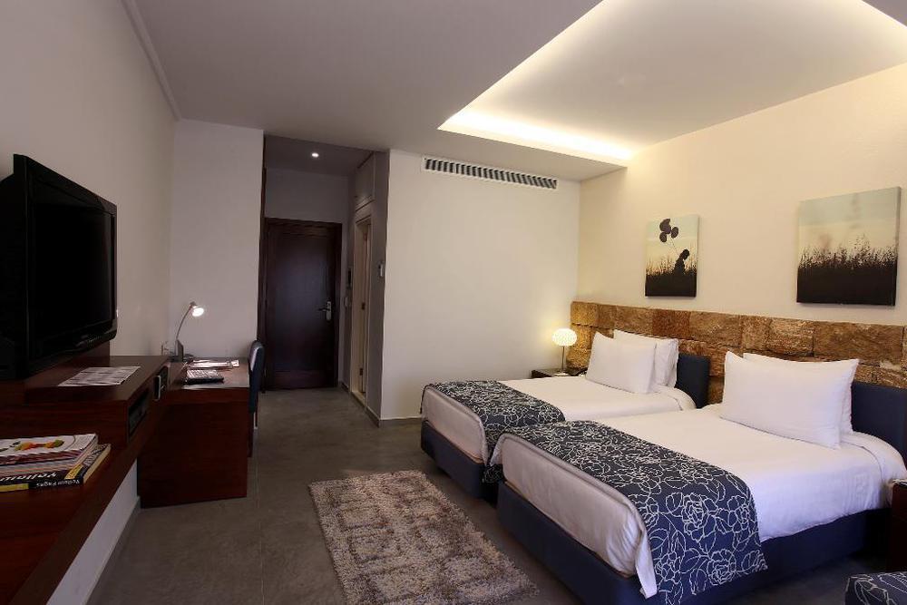 Monoberge Hotel Byblos Eksteriør bilde